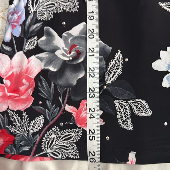 I.N.C. -International Concept - Black/Red floral, Sleeveless Top. Size M… - Picture 6 of 6